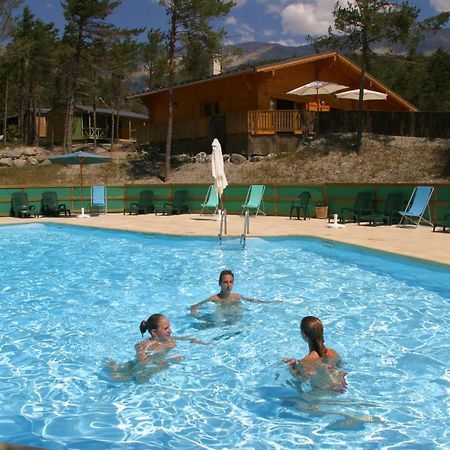 Parc Residentiel De Loisir : Le Loup Blanc Du Riou Hotell Barcelonnette Eksteriør bilde