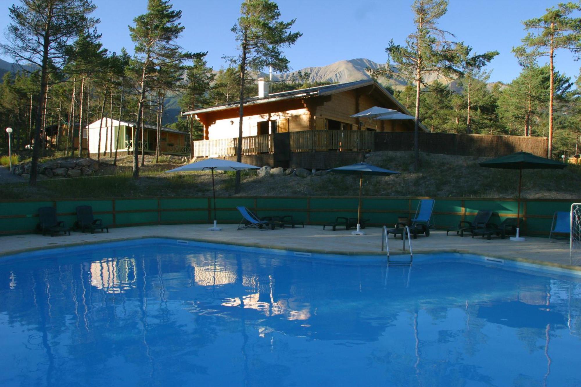 Parc Residentiel De Loisir : Le Loup Blanc Du Riou Hotell Barcelonnette Eksteriør bilde