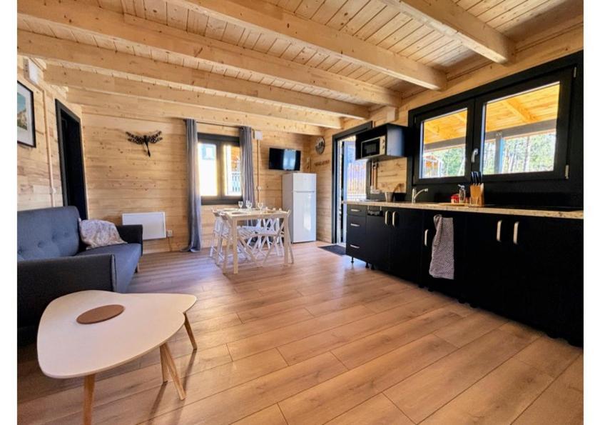 Parc Residentiel De Loisir : Le Loup Blanc Du Riou Hotell Barcelonnette Eksteriør bilde