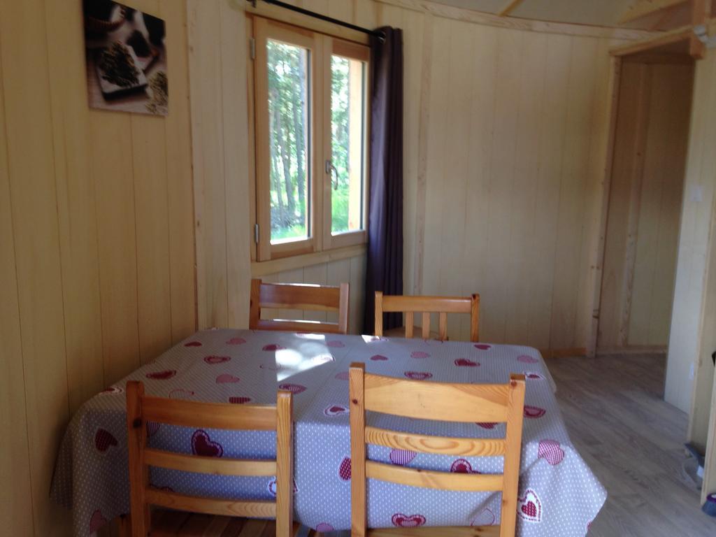 Parc Residentiel De Loisir : Le Loup Blanc Du Riou Hotell Barcelonnette Eksteriør bilde