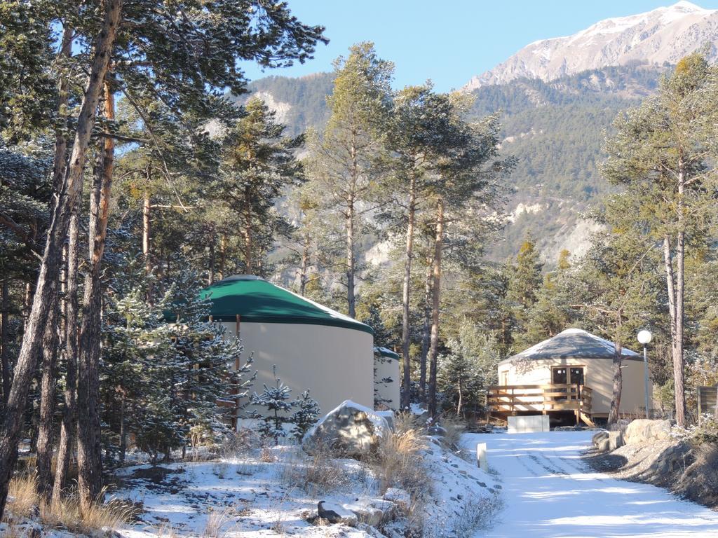 Parc Residentiel De Loisir : Le Loup Blanc Du Riou Hotell Barcelonnette Eksteriør bilde