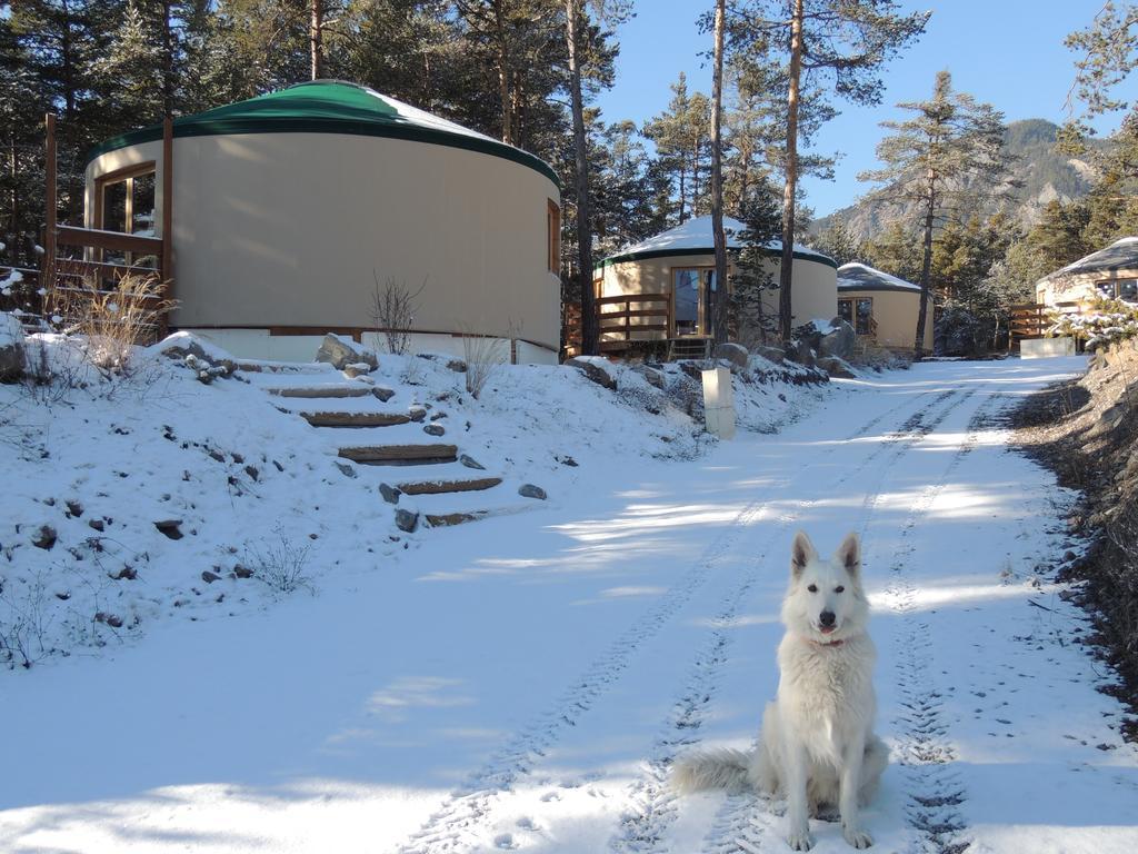 Parc Residentiel De Loisir : Le Loup Blanc Du Riou Hotell Barcelonnette Eksteriør bilde